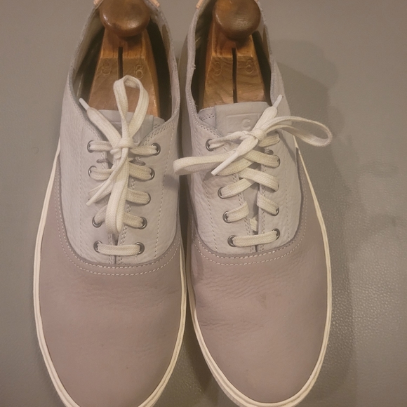 Sneakers - Picture 2 of 11